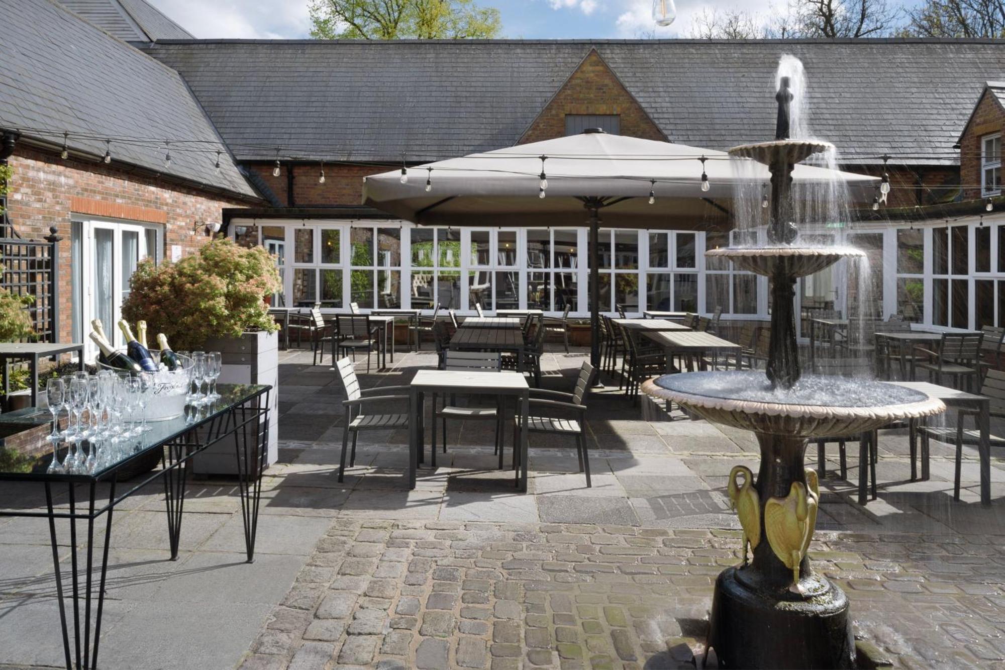Delta Hotels By Marriott Worsley Park Country Club Exterior foto